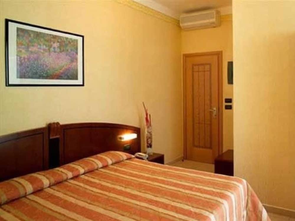 Hotel Rex Rimini Esterno foto