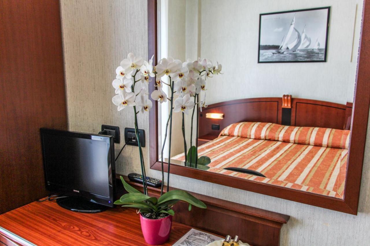 Hotel Rex Rimini Esterno foto